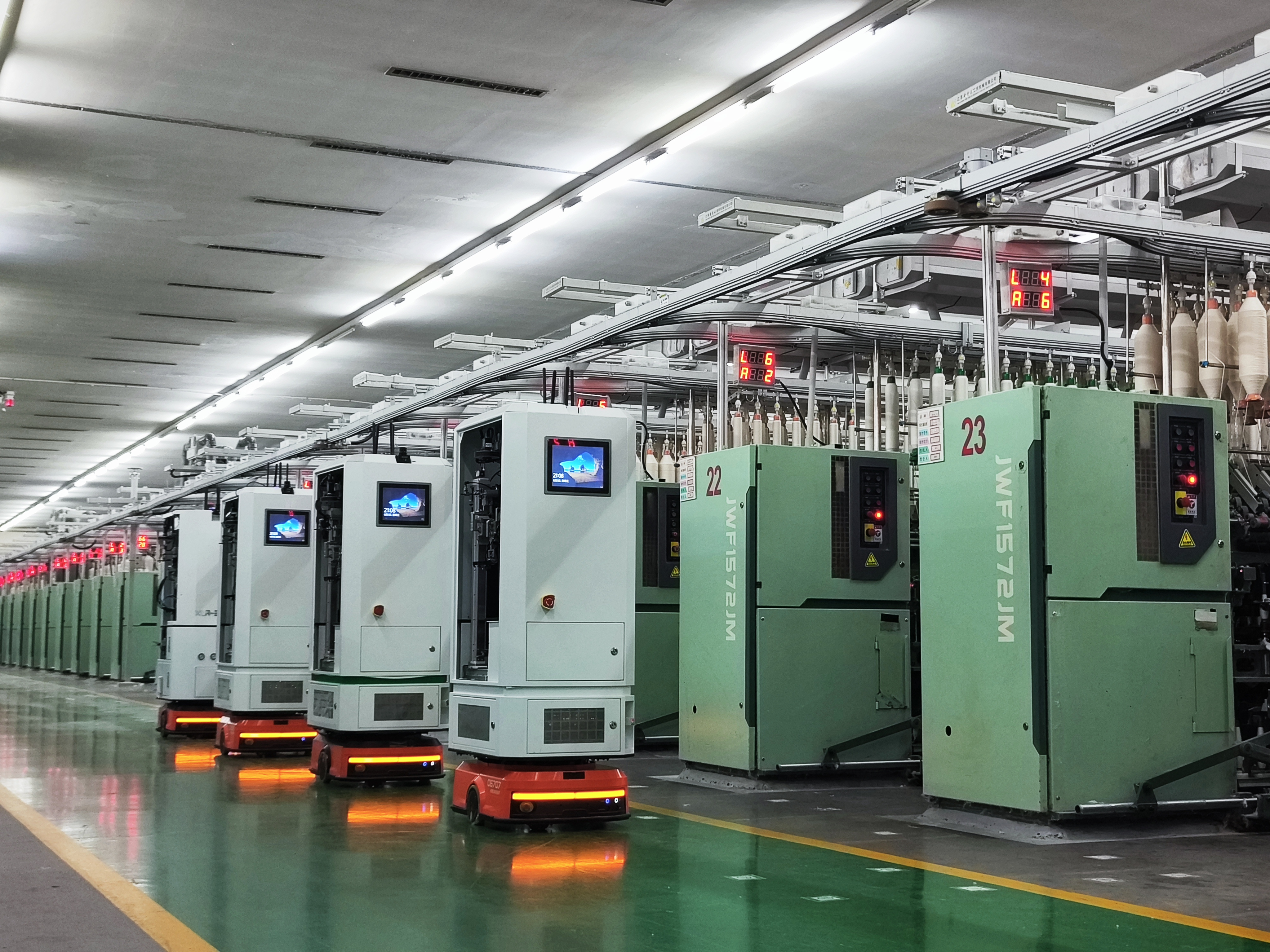 2024年,和東華大學、無錫一棉共同承擔的“環錠細紗機自動接頭機器人及其協同智能系統”項目通過科技成果鑒定.jpg 2024年,和東華大學、無錫一棉共同承擔的“環錠細紗機自動接頭機器人及其協同智能系統”項目通過科技成果鑒定.jpg